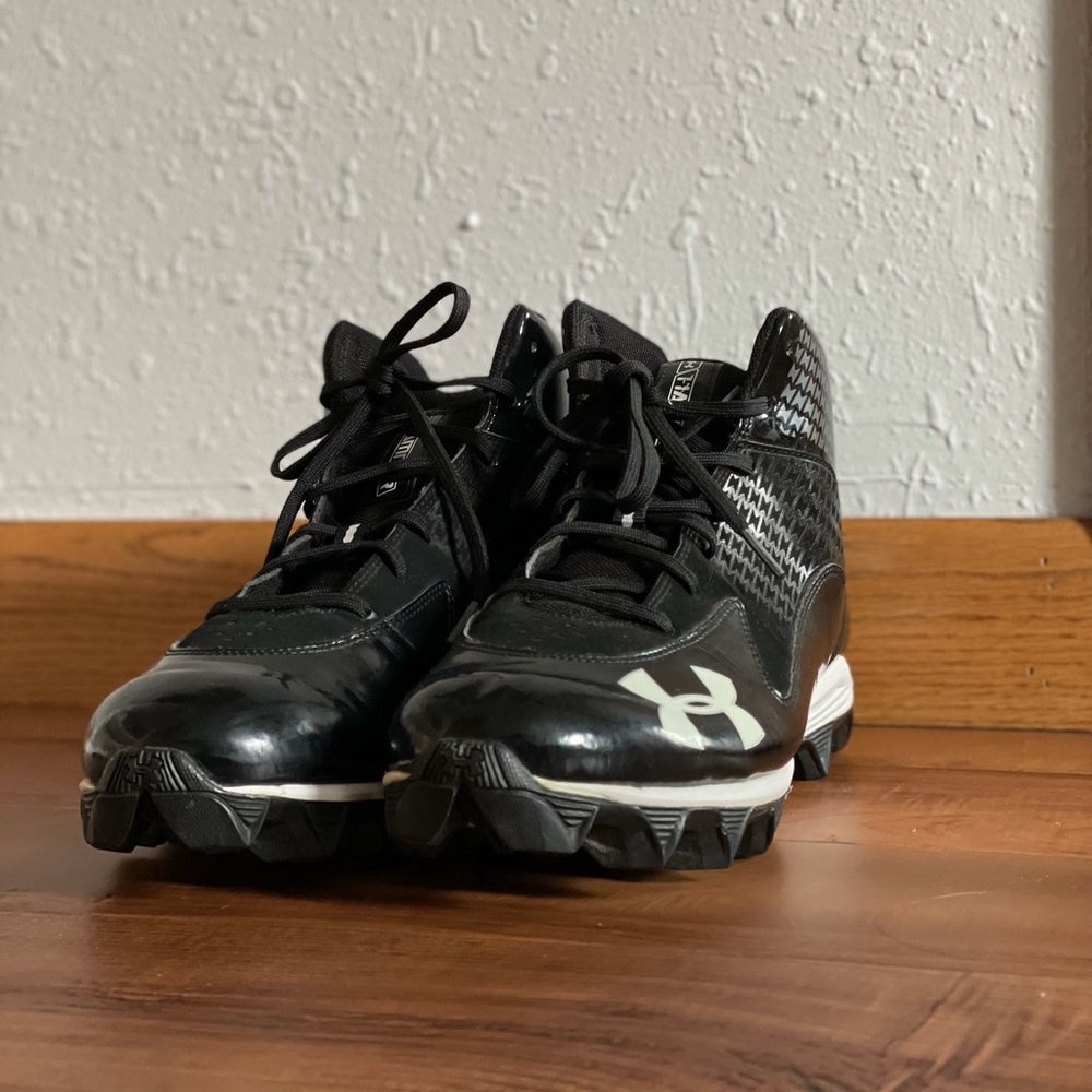 Like new Men’s under armor cleats